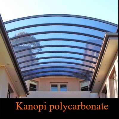 Model kanopi polykarbonate minimalis dengan rangka pipa galvanis yang kuat dan tahan lama